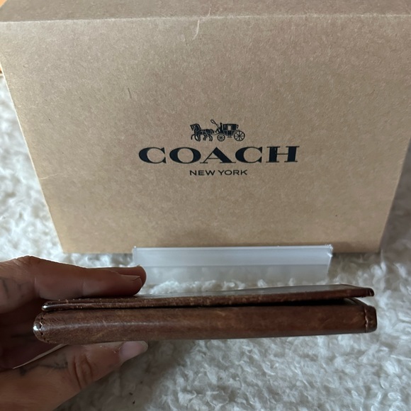 EXTREMELY RARE Coach Brown Leather Keyholder with Box - Picture 7 of 12